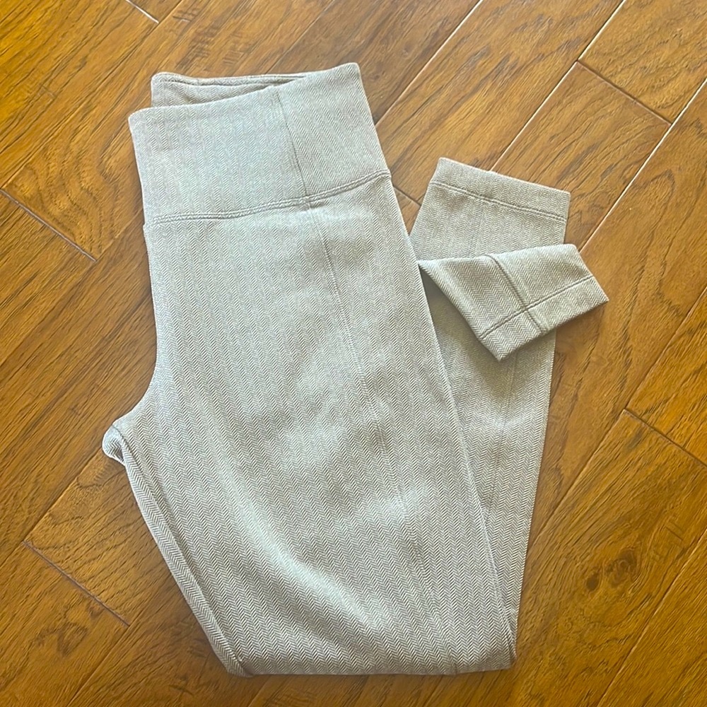 Athleta Delancey herringbone tight MEDIUM gray and cream